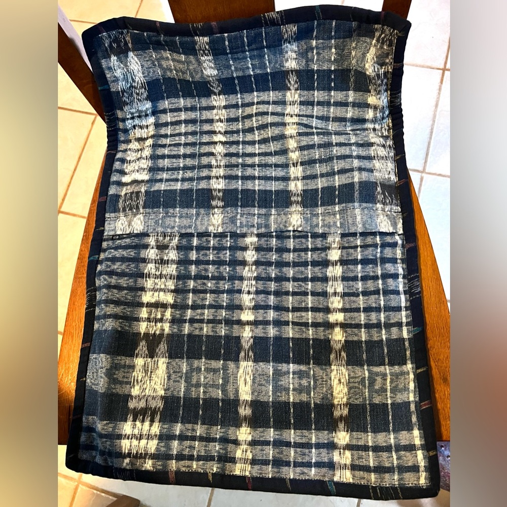 Artisan made pillow covers. Tulip design. Made in Chichicastenango Guatemala. - Picture 6 of 10